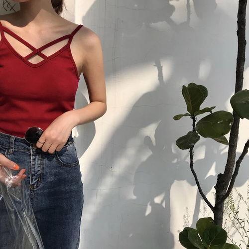 网红内穿背心照片,展现独特魅力风采